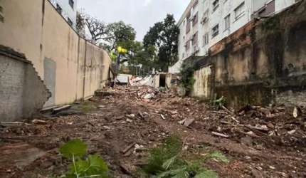 Lote/Terreno à venda no Bairro Petrópolis com 327 m² de área privativa