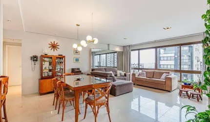 Apartamento 3 dormitórios à venda no Bairro Petrópolis com 122 m² de área privativa - 2 vagas de garagem