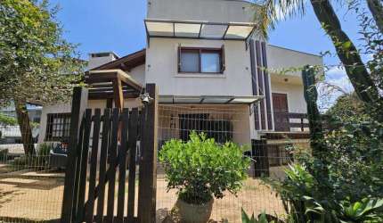Casa de condomínio 3 dormitórios à venda no Bairro Condomínio Condado de Castella com 170 m² de área privativa - 2 vagas de garagem