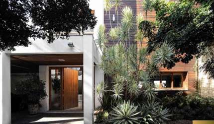 Casa 4 dormitórios à venda no Bairro Vila Assunção com 900 m² de área privativa - 4 vagas de garagem