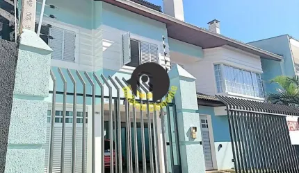 Casa com 303m², 3 dormitórios à venda no bairro Água verde, Curitiba -PR
