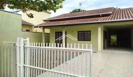 Casa com 03 quartos, Centro - Itapoá