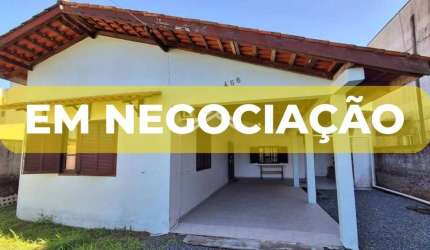 Casa com 2 quartos para locação, localizado no centro comercal em Itapoá SC