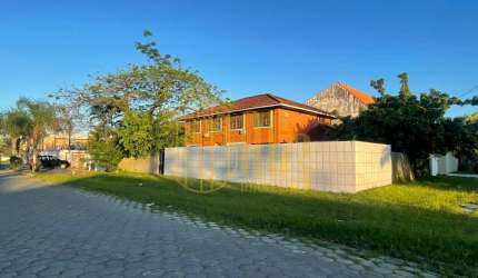 Sobrado com 5 quartos no Centro de Guaratuba