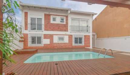CASA 4D no bairro JARDIM PLANALTO em Porto Alegre