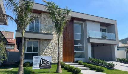 Casa de Alto Padrão 3 Dormitorios com Suite