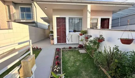 Casa com  2 dormitórios, sala e cozinha integrada, super acochegante no Lisboa III São Jose SC
