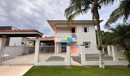 Casa com amplo pátio - 1 suíte + 2 quartos