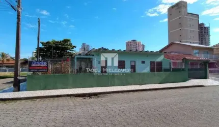 Casa com amplo pátio
