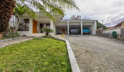 Casa com 350 m2, 4 suítes, no Água Verde