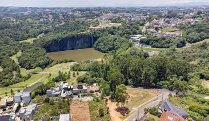 Terreno com 1.670,98 m2 no Parque Tanguá