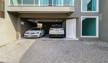 Sobrado no Capão da Imbuia, com 3 Quartos, 2 suítes e 2 banheiros com 216 m² por R$ 990.000,00
