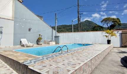 Casa em amplo terreno próximo a avenida Curitiba - Matinhos/PR
