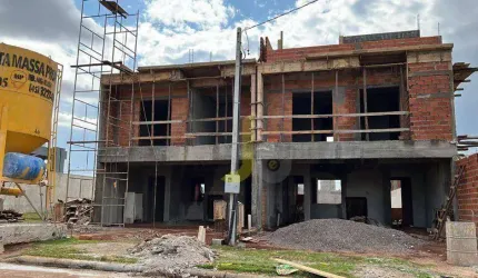 SOBRADO COM AMPLA SOBRA DE TERRENO