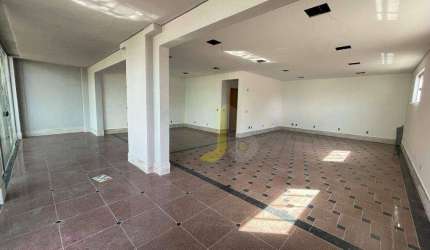 Sala comercial ampla com 2 banheiros
