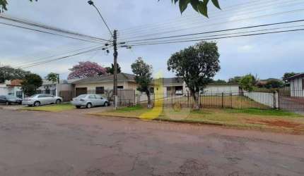 Terreno com duas casas na Neva