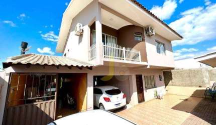 Sobrado com 4 dormitórios e um barracão  R$ 1.600.000 - Maria Luiza