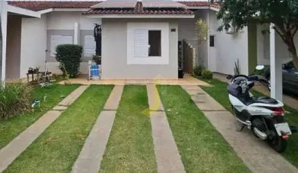 Casa com Piscina e 3 dormitórios à venda, 100 m² por R$ 650