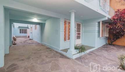Casa com 6 quartos à venda na Rua São Francisco, 941, Santana, Porto Alegre, 290 m2 por R$ 590.000