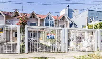 Casa com 2 quartos à venda na Rua Heitor Kramer, 324, Guarujá, Porto Alegre, 78 m2 por R$ 430.000