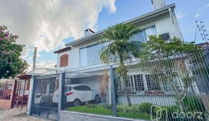 Casa com 4 quartos à venda na Rua Pedro Waine, 194, Santa Maria Goretti, Porto Alegre, 233 m2 por R$ 835.000