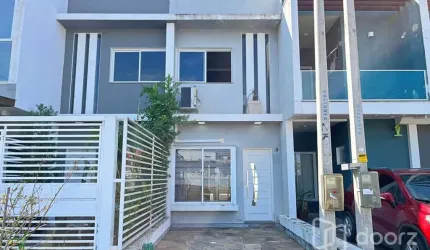 Casa com 2 quartos à venda na Rua Vacaria, 50, Hípica, Porto Alegre, 95 m2 por R$ 328.000