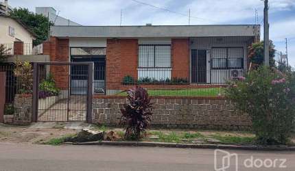 Casa com 4 quartos à venda na Rua Aneron Corrêa de Oliveira, 160, Jardim do Salso, Porto Alegre, 179 m2 por R$ 717.000