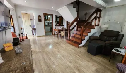 Casa Sobrado a venda na divisa dos Bairros Jardim Itu e Jardim Planalto em Porto Alegre