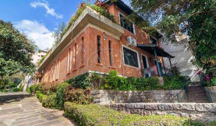 Casa 3 dormitórios com garagem, bairro Petrópolis em Porto Alegre