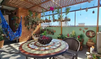 BELA COBERTURA MUITO ACONCHEGANTE E REFORMADA POR ARQUITETO. COM VISTA DA CIDADE,  SOL LESTE E NORTE, EM RUA TRANQUILA E ARBORIZADA E PRÓXIMO DE TODOS OS RECURSOS DO BAIRRO!!!