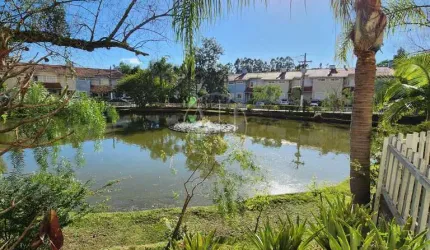 Casa em condomínio fechado, junto à Cavalhada. Ideal para quem procura casa junto à natureza