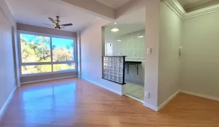 APARTAMENTO DESOCUPADO DE 1 DORMITÓRIO, REFORMADO, COM LINDA VISTA DEFINIDA PARA UM PARQUE NO CORAÇÃO DO BAIRRO MENINO DEUS!