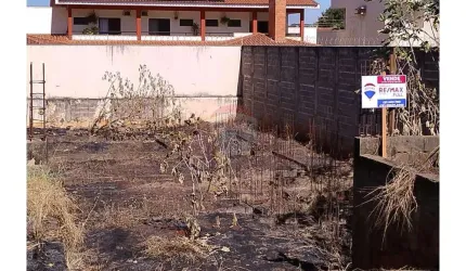 Terreno à Venda na Avenida Costábile Romano