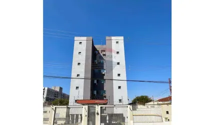 Apartamento com 2 dormitórios com armários, Sala Ampla, Cozinha Planejada, Wc Social, uma vaga de garagem.