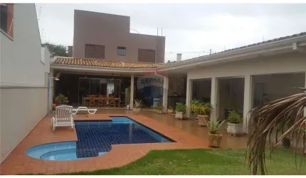 Casa sobrado com 3 suítes área de lazer