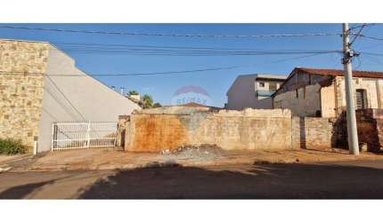 Terreno à venda no Centro de Dumont com 192m².