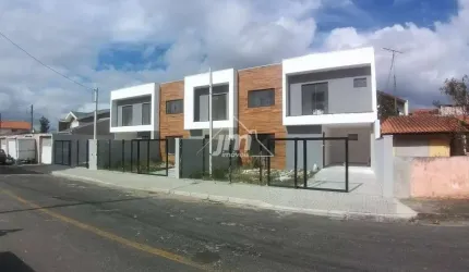 Sobrado à venda no Centro de Campo Largo/PR.
