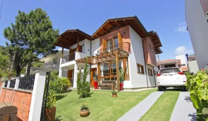 Casa com 4 quartos à venda na VITOR CARLOS NAUCK, 1210, Centro, Garopaba, 244 m2 por R$ 2.650.000