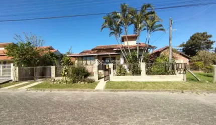 Casa com 3 quartos à venda na Rua Bernardino Manoel Rodrigues, 1380, Centro, Garopaba, 400 m2 por R$ 1.800.000