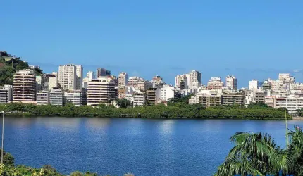 Vista Espetacular da Lagoa – 98m², 2 Quartos e Estrutura completa!