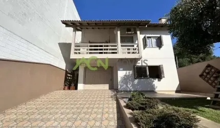 Casa com 4 dormitórios, quiosque e piscina, no Floresta, Estância Velha