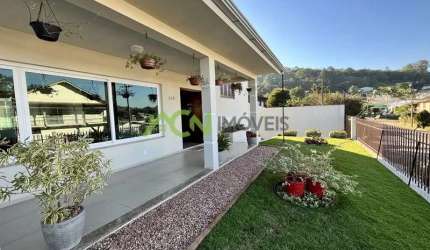 Belíssima casa com 3 suítes em Estância Velha