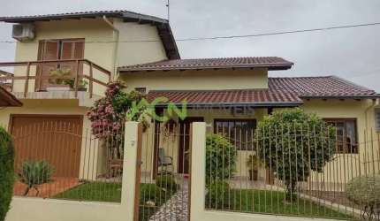 Casa Sobrado com 3 dormitórios, no centro de Estância Velha.