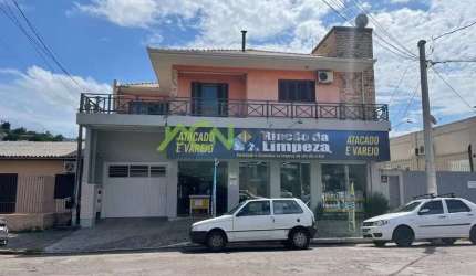 Prédio com 2 lojas no térreo, apartamento no 2º pavimento com 3 dormitórios (1 suíte), na Av. João XXIII, no Rincão dos Ilhéus, em Estância Velha.