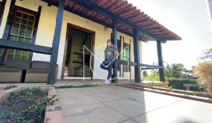 Casa com 03 quartos e poço artesiano no Condomínio Vale do Ouro!