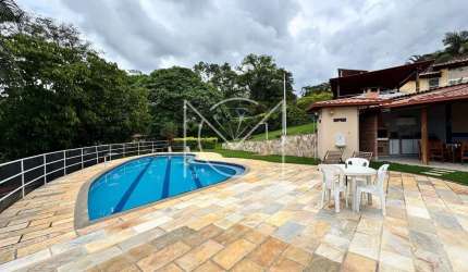 CASA COM 03 SUÍTES, POÇO ARTESIANO E ÁREA DE CHURRAQUEIRA COM PISCINA NO VALE DO OURO