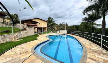 CASA COM 03 SUÍTES, POÇO ARTESIANO E ÁREA DE CHURRAQUEIRA COM PISCINA NO VALE DO OURO