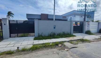 Casa com Piscina e Churrasqueira - Apenas 290mt. do Mar