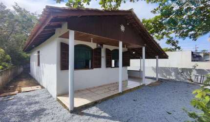Casa com Quintal Gramado em Albatroz  -  Matinhos