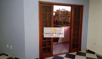 Linda casa térrea com mezanino e piscina em Taubaté.